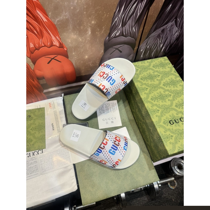 G*u*i slippers